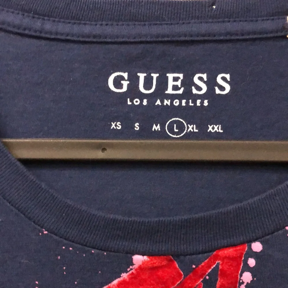 Guess Chinese‎ character flocked letters Tshirt mens size L - Picture 4 of 10